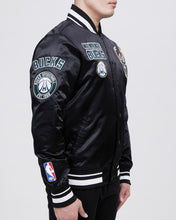 Load image into Gallery viewer, PRO STANDARD Milwaukee Bucks Retro Classic Rib Satin Jacket (Black)