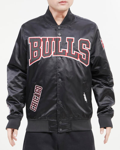 PRO STANDARD CHICAGO BULLS CREST EMBLEM SATIN JACKET (BLACK)