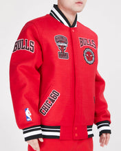 Load image into Gallery viewer, PRO STANDARD CHICAGO BULLS CREST EMBLEM RIB WOOL VARSITY JACKET (RED/BLACK)