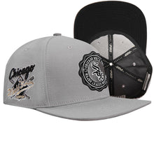 Load image into Gallery viewer, PRO STANDARD CHICAGO WHITE SOX CREST EMBLEM WOOL SNAPBACK HAT (GRAY)