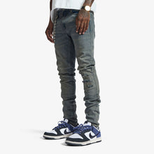 Load image into Gallery viewer, Melee "V12" JEANS (BLUE OIL WASH)