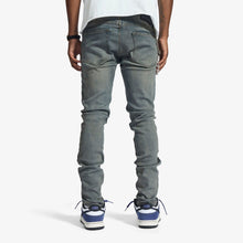 Load image into Gallery viewer, Melee "V12" JEANS (BLUE OIL WASH)