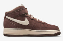Load image into Gallery viewer, Nike Air Force 1 &#39;07 Mid Chocolate